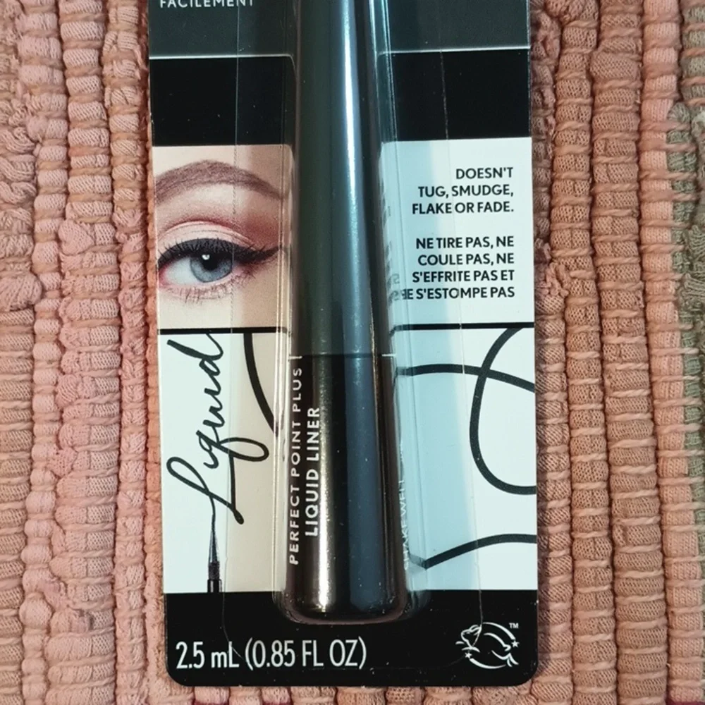 Covergirl Perfect Point Plus Liquid Eyeliner Charcoal 2 Boxes (4 total) NIB